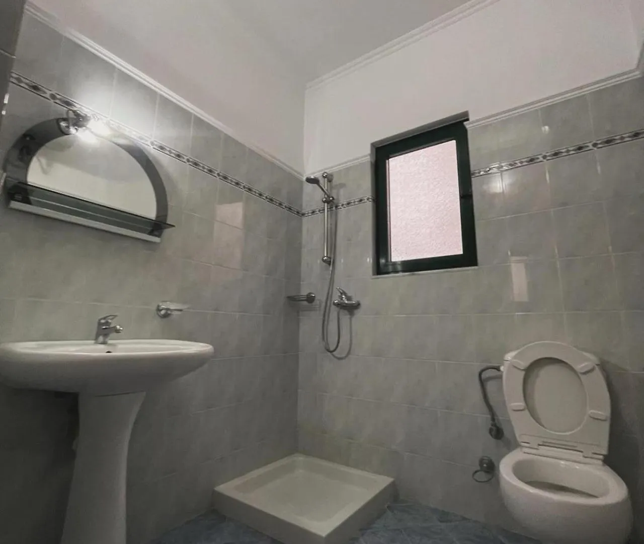 Tomas Apartments ساراندا ألبانيا