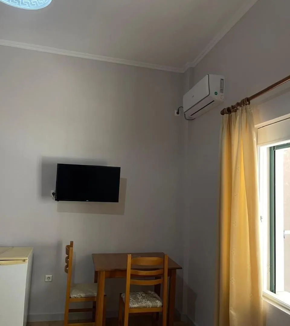 Tomas Apartments ساراندا