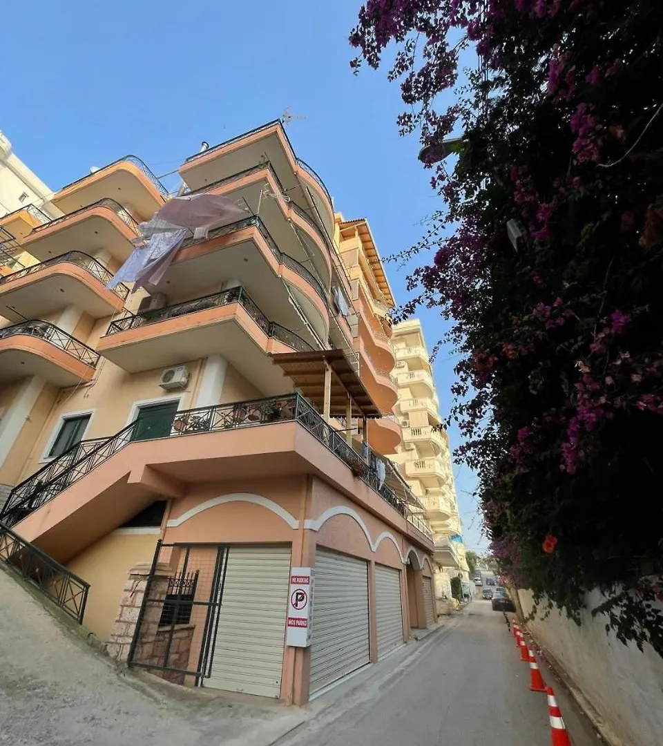 Tomas Apartments ساراندا ألبانيا