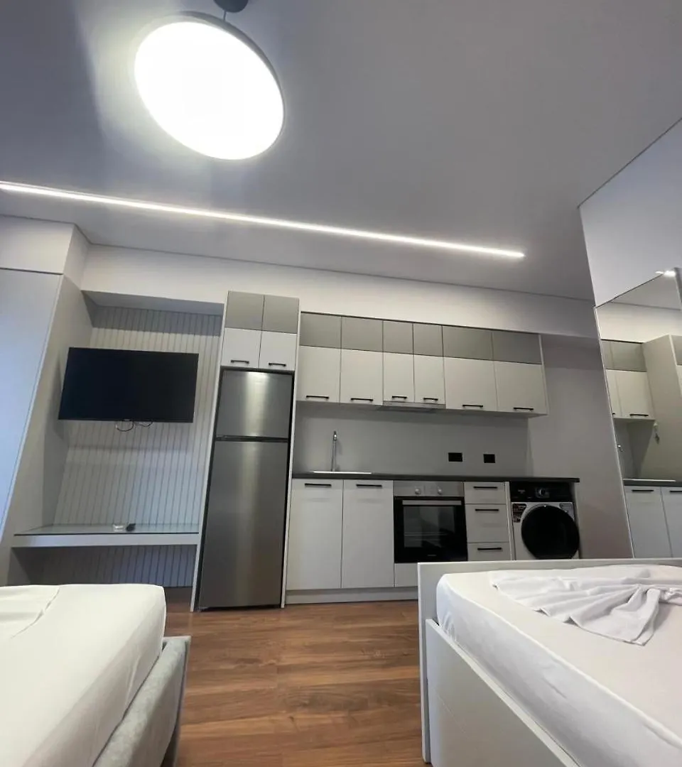 Tomas Apartments ساراندا