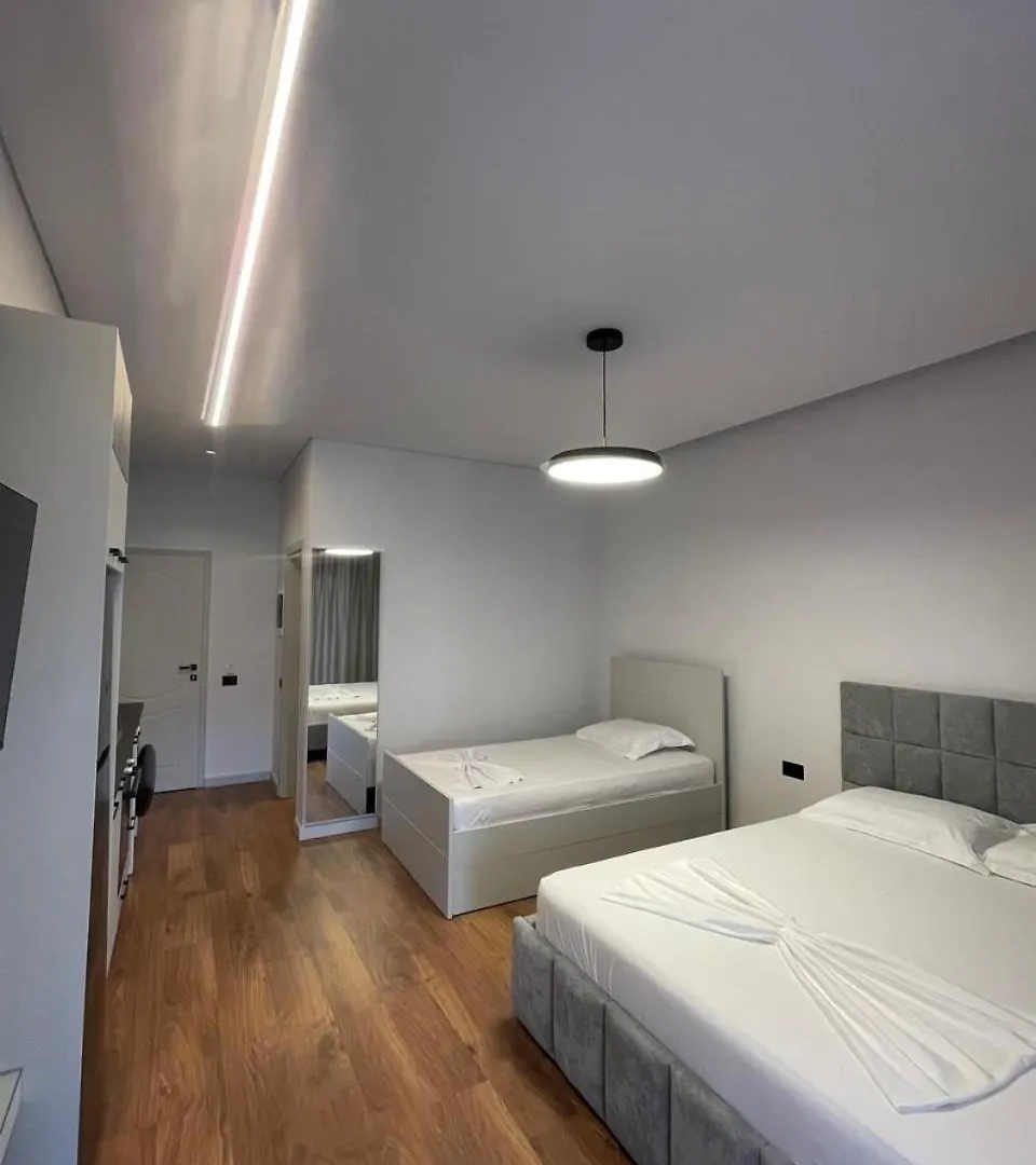 Tomas Apartments ساراندا ألبانيا