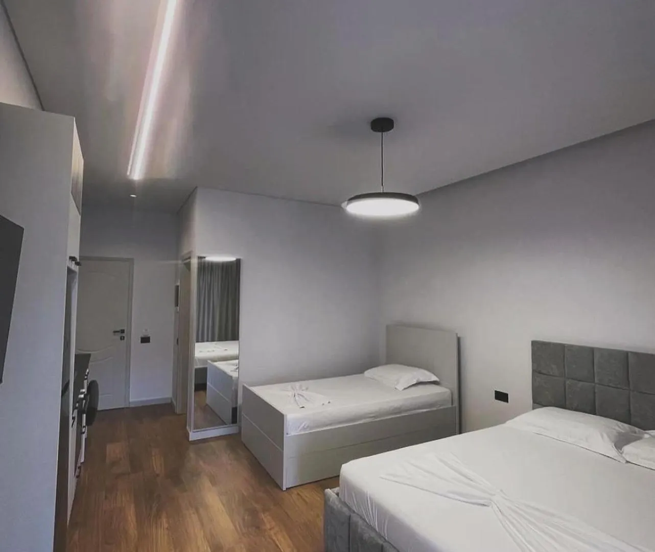 Tomas Apartments ساراندا