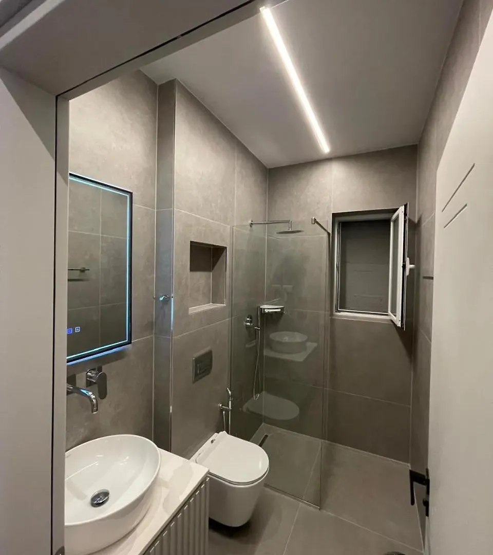 Tomas Apartments ساراندا