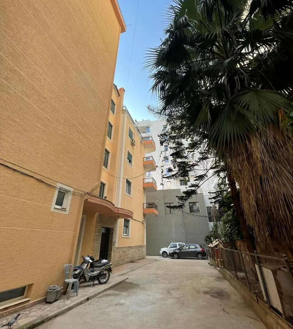 Tomas Apartments ساراندا